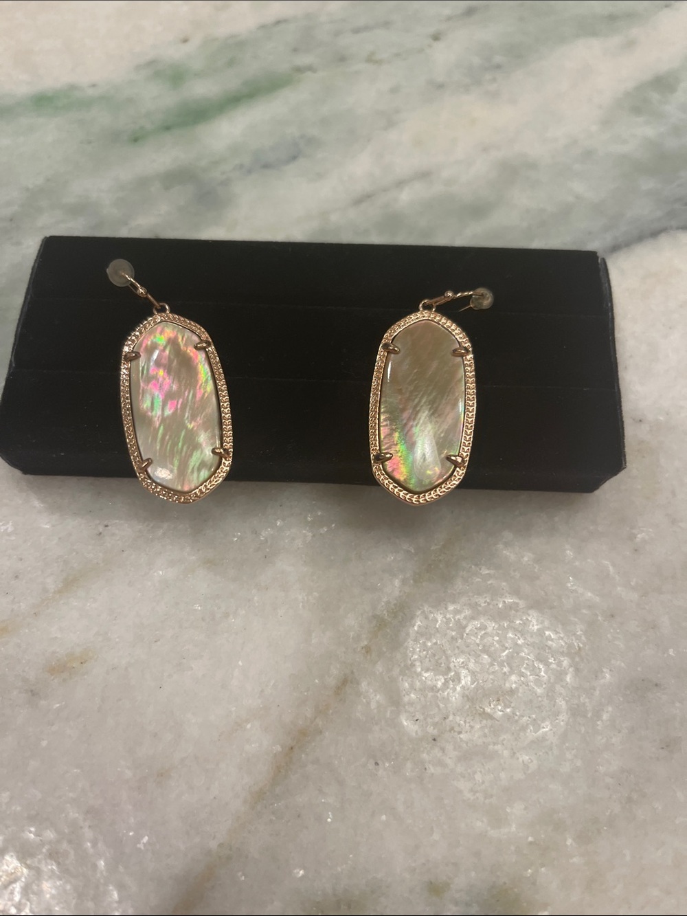 Kendra Scott Iridescent Mother-of-Pearl Gold Oval Drop Earrings